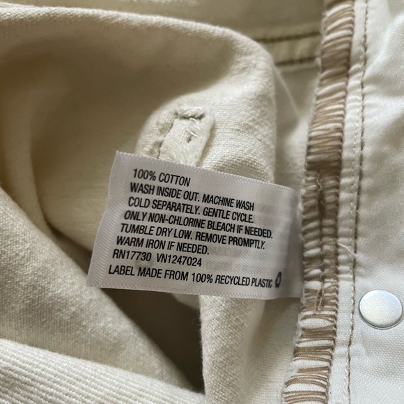 Wild Fable Highest Rise Cutoff Shorts Size 14  distressed & frayed hem buttonfly - Picture 4 of 6